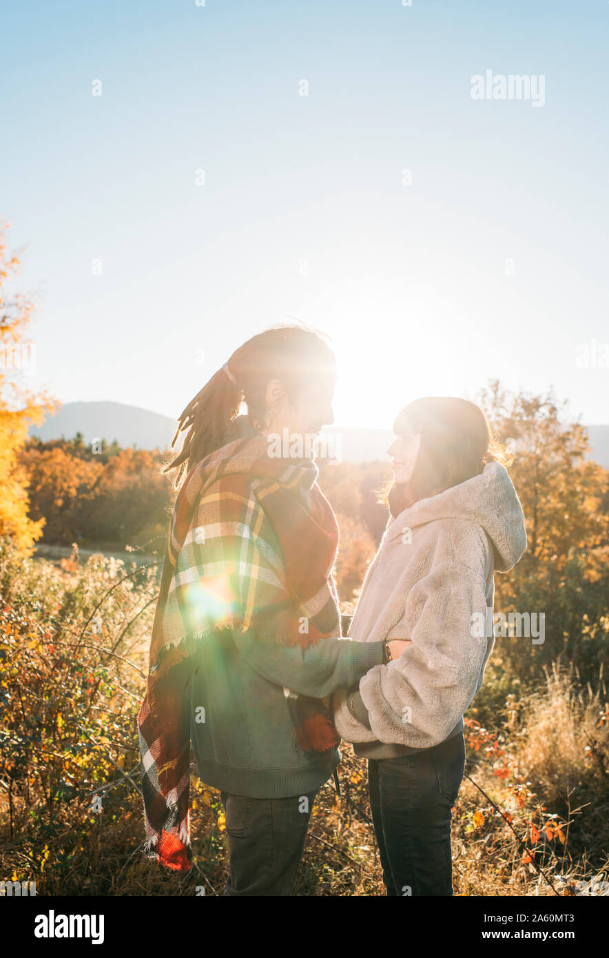 Couple sun light flare hi-res stock photography and images - Alamy