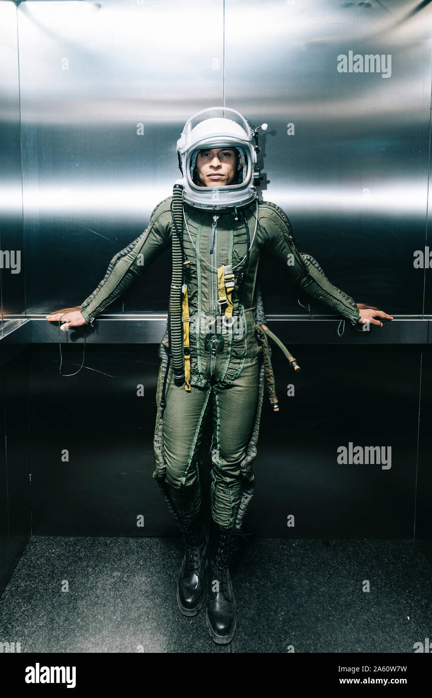 Astronaut costume immagini e fotografie stock ad alta risoluzione - Alamy