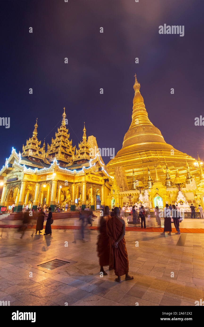 The Shwedagon Pagoda at night, Yangon (Rangoon), Myanmar (Burma), Asia Stock Photo