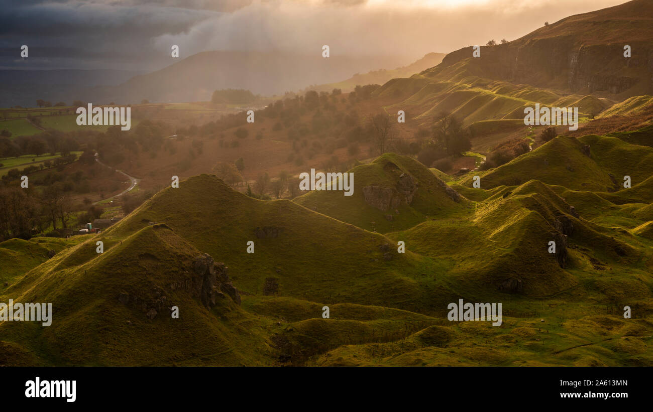 Sunrise over the Llangattock Escarpment in the Brecon Beacons National ...