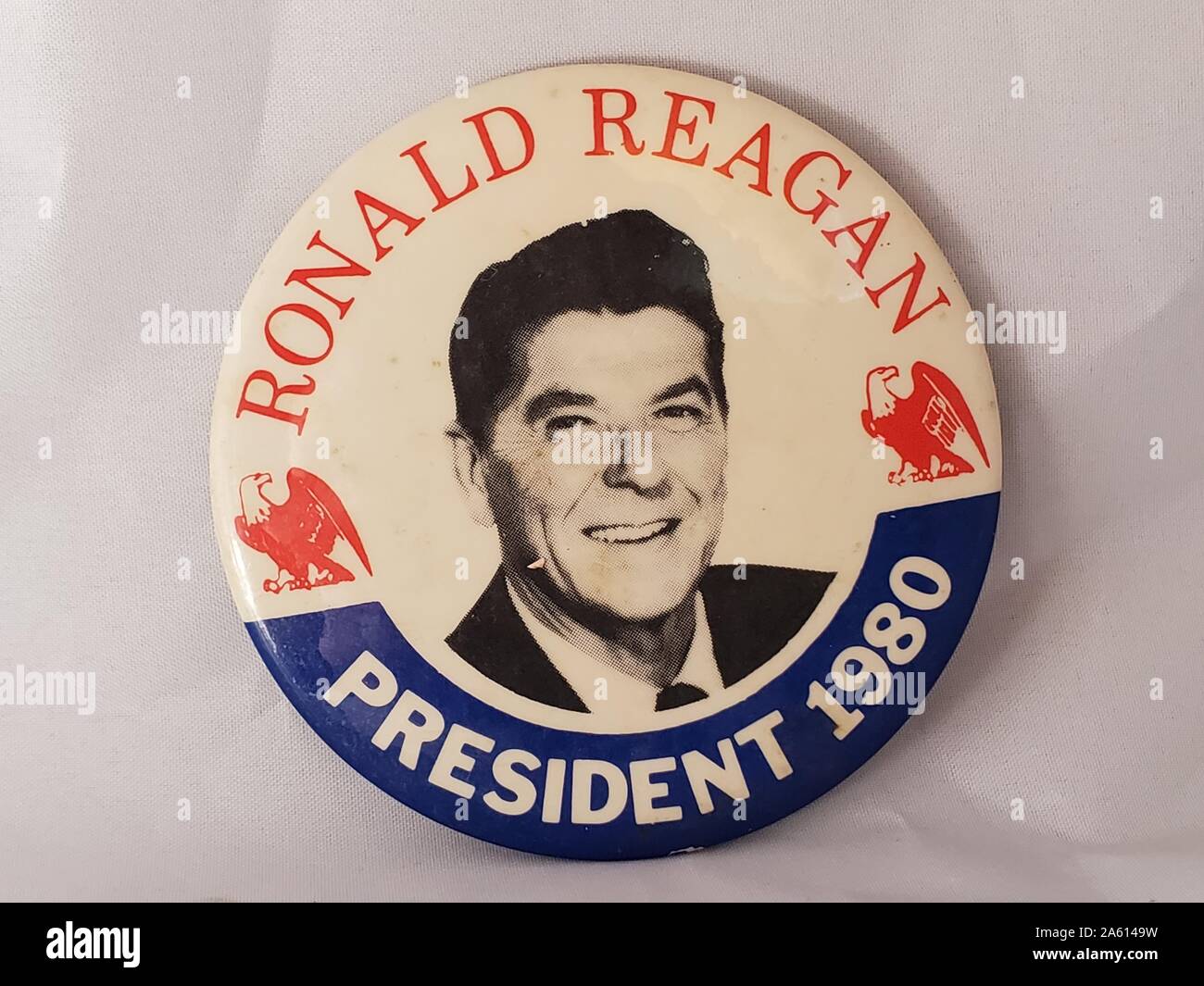 Vintage Ronald Reagan Blue Eagle Oval Pin Pinback by Political Americana 