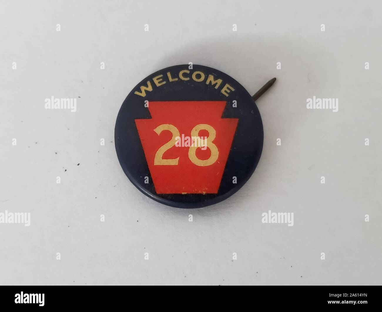 Red, cream, and black pin-back button or badge, with an image of a red keystone and the text 'Welcome 28' issued for the WWI return of the 28th 'Keystone' Infantry Division, United States of America, 1918. () Stock Photo