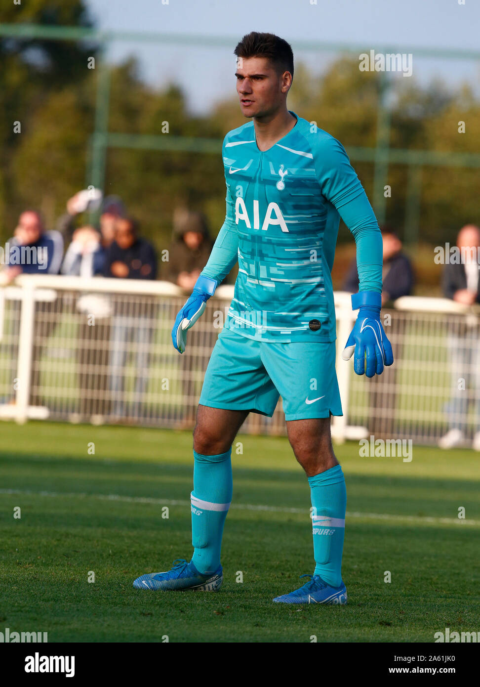 Enfield England October 22 Jonathan De Bie Of Tottenham Hotspur During Uafa Youth League Between Tottenham Hotspur And Crvena Zvezda Red Star Be Stock Photo Alamy Enfield England October 22 Jonathan De Bie Of Tottenham Hotspur During Uafa Youth League Between Tottenham Hotspur And Crvena Zvezda Red Star Be Stock Photo Alamy