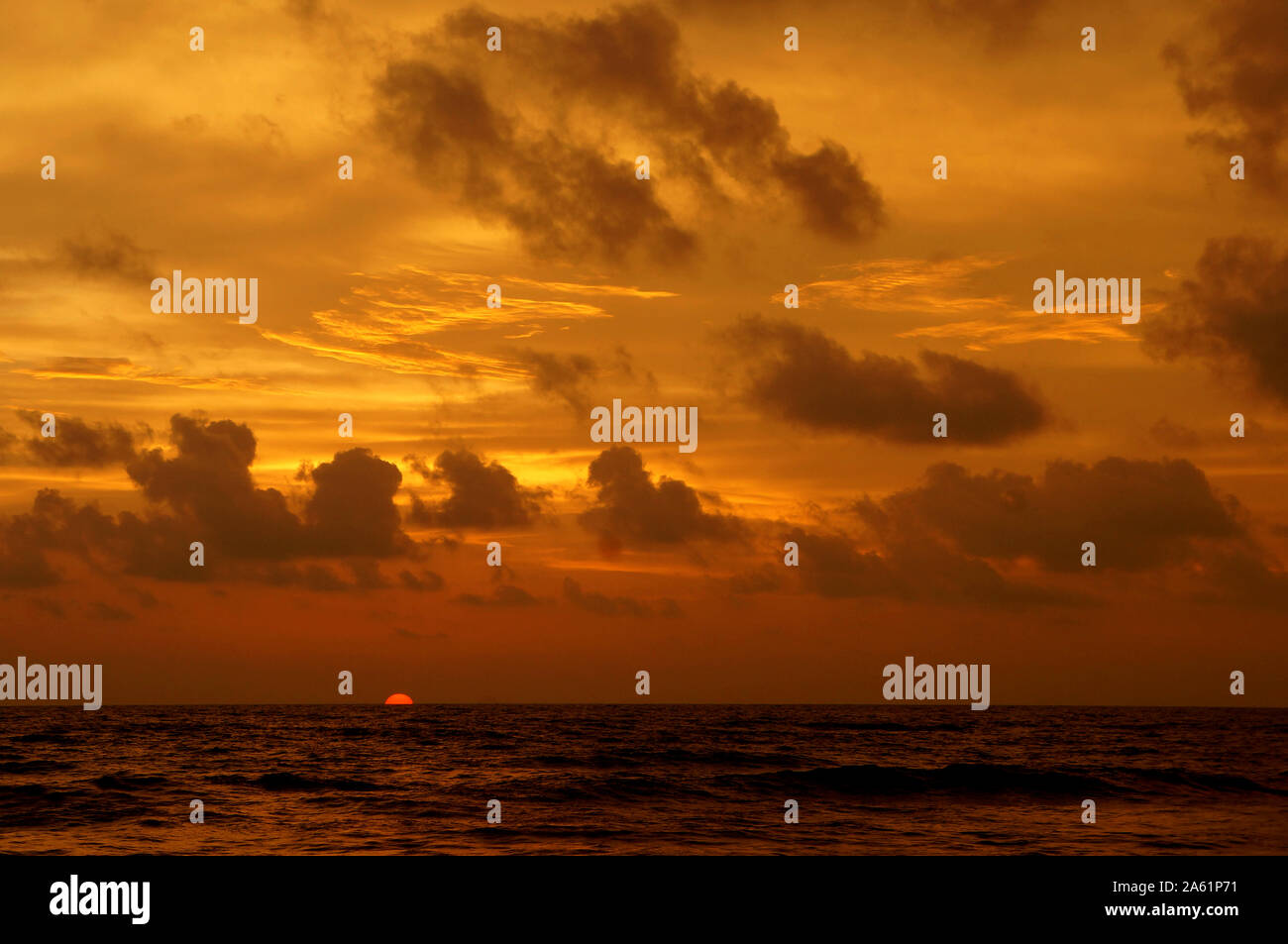 Beautiful sunrise sky orange hi-res stock photography and images - Alamy