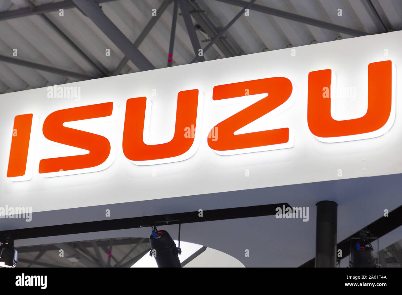 Tokyo, Japan. 23rd Oct, 2019. A logo of Isuzu is seen during a press preview of the 46th Tokyo Motor Show 2019 in Tokyo Big Sight. Tokyo Motor Show 2019 showcases new mobility technologies from Japanese and overseas automakers. The exhibition is open to the public from October 25 to November 4. Credit: Rodrigo Reyes Marin/ZUMA Wire/Alamy Live News Stock Photo
