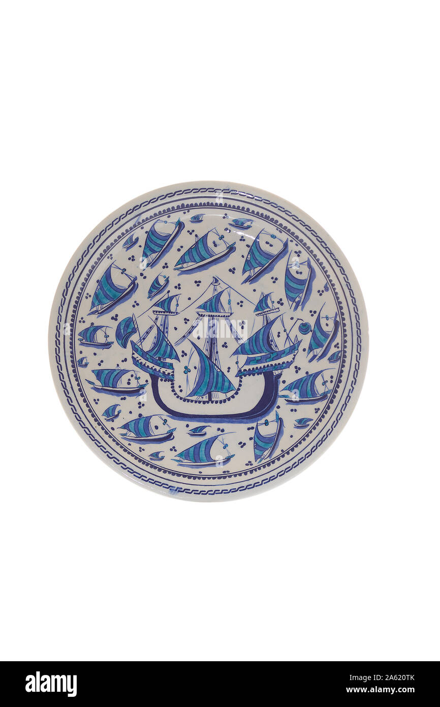 Ceramic dish depicting sailing ships on white background, Iznik, Turkey, 1535-45 Stock Photo