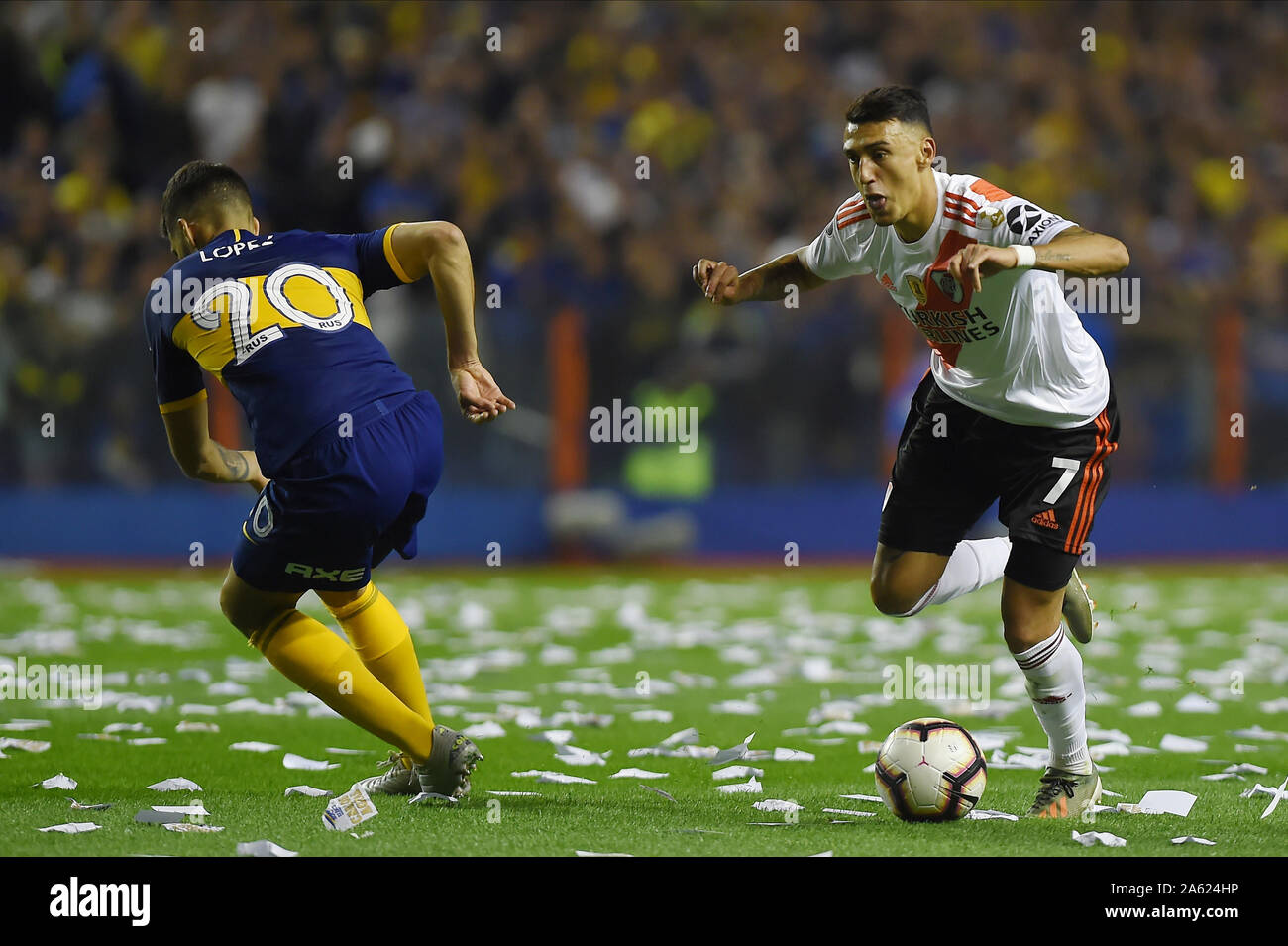 22th October 2019; La Bombonera Stadium, Buenos Aires, Argentina; Libertadores Cup, Boca Juniors versus River Plate; Lisandro L&#xf3;pez of Boca Juniors is turned outside by the run from Mat&#xed;as Su&#xe1;rez of River Plate - Editorial Use Stock Photo