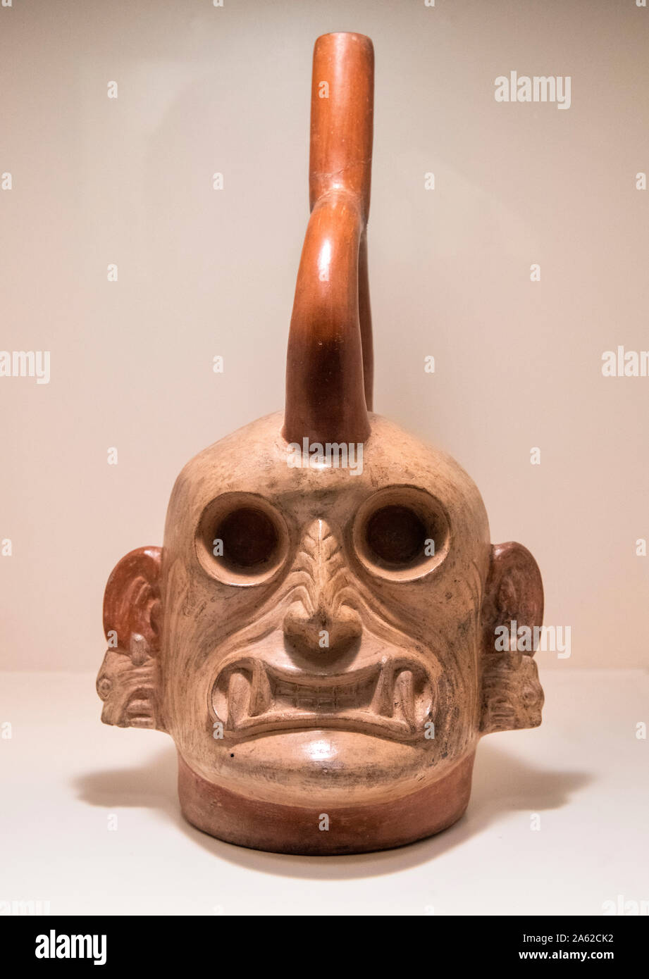Portrait Vessel from the Moche Apogee Epoch, 1 AD to 800 AD, Larco Museum, Lima, Peru, South America Stock Photo