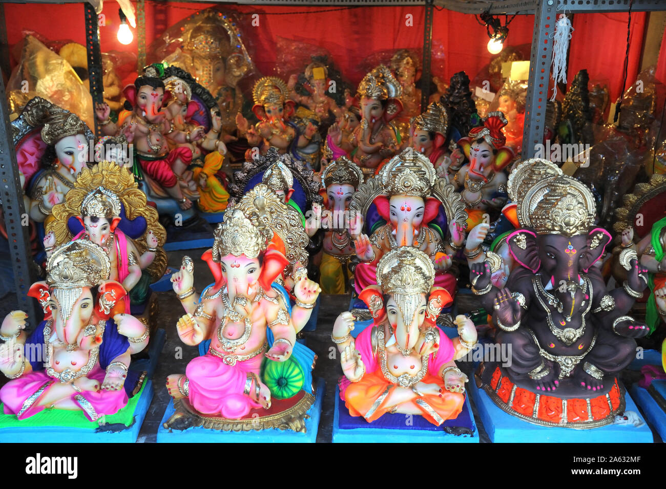 Statue shop in mumbai hires stock photography and images Alamy