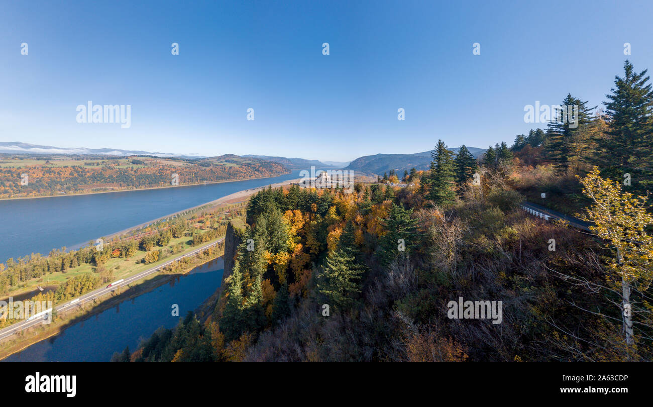 Panorama of Vista House at Crown Point in the Columbia River Gorge seen from Portland Women's Forum Scenic Viewpoint on a peaceful autumn day. Stock Photo