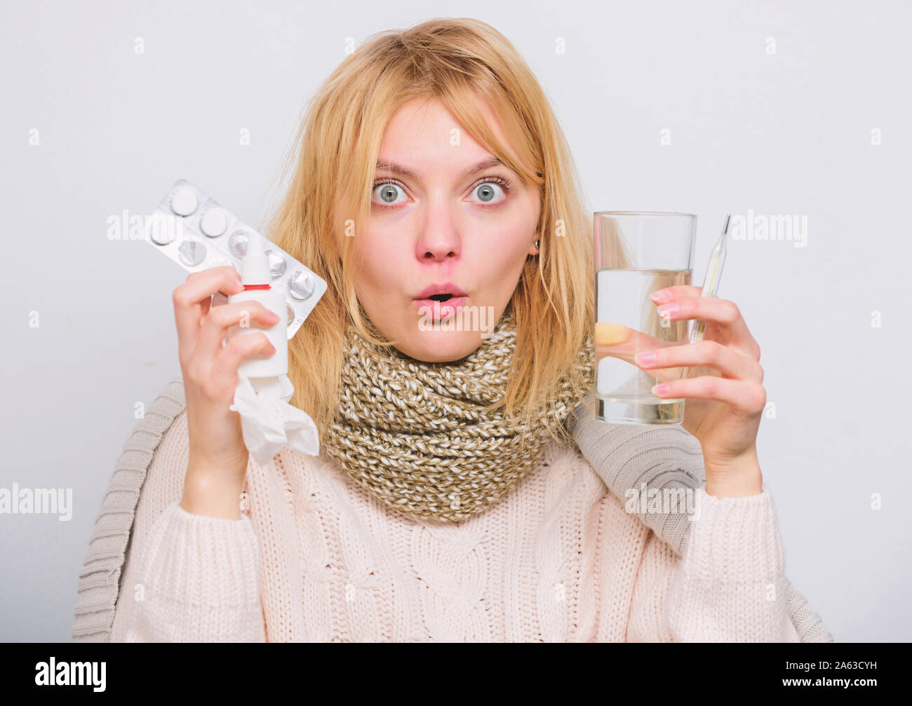 Take pills relieve fever. Drink plenty of fluids. Girl take medicine to