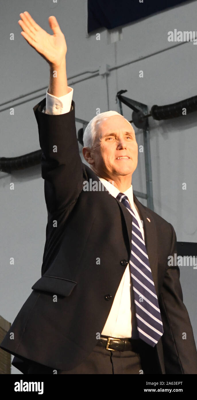 Pleasant Prairie, Wisconsin, USA. 23rd Oct, 2019. Vice President Mike Pence promotes the United States Mexico Canada Trade Agreement (USMCA) Wednesday October 23, 2019 at the Uline Warehouse in Pleasant Prairie, Wisconsin (near Kenosha). The agreement was drafted by the Trump Administration to replace the NAFTA trade agreement. The event was sponsored by America First Policies and was one in a series of trade policy events Credit: Mark Hertzberg/ZUMA Wire/Alamy Live News Stock Photo