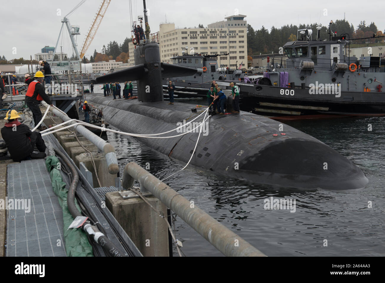 BREMERTON, Wash. (Oct. 22, 2019) – The Los Angeles-class fast-attack submarine USS Louisville (SSN 724), arrives at Naval Base Kitsap-Bremerton to commence the inactivation and decommissioning process. Louisville conducted its final transit from Pearl Harbor, Hawaii, to Bremerton, Washington, for its final underway and homeport change. Commissioned in 1986, Louisville made naval history by firing the first submarine-launched Tomahawk cruise missile in war during Operation Desert Shield/Desert Storm. (U.S. Navy photo by LT Mack Jamieson/Released) Stock Photo