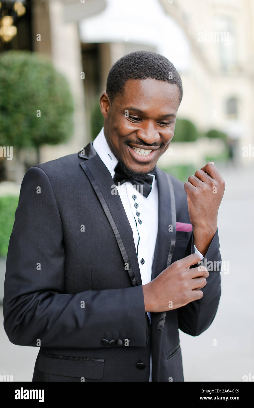 Happy business man wearing suit hi-res stock photography and images - Alamy
