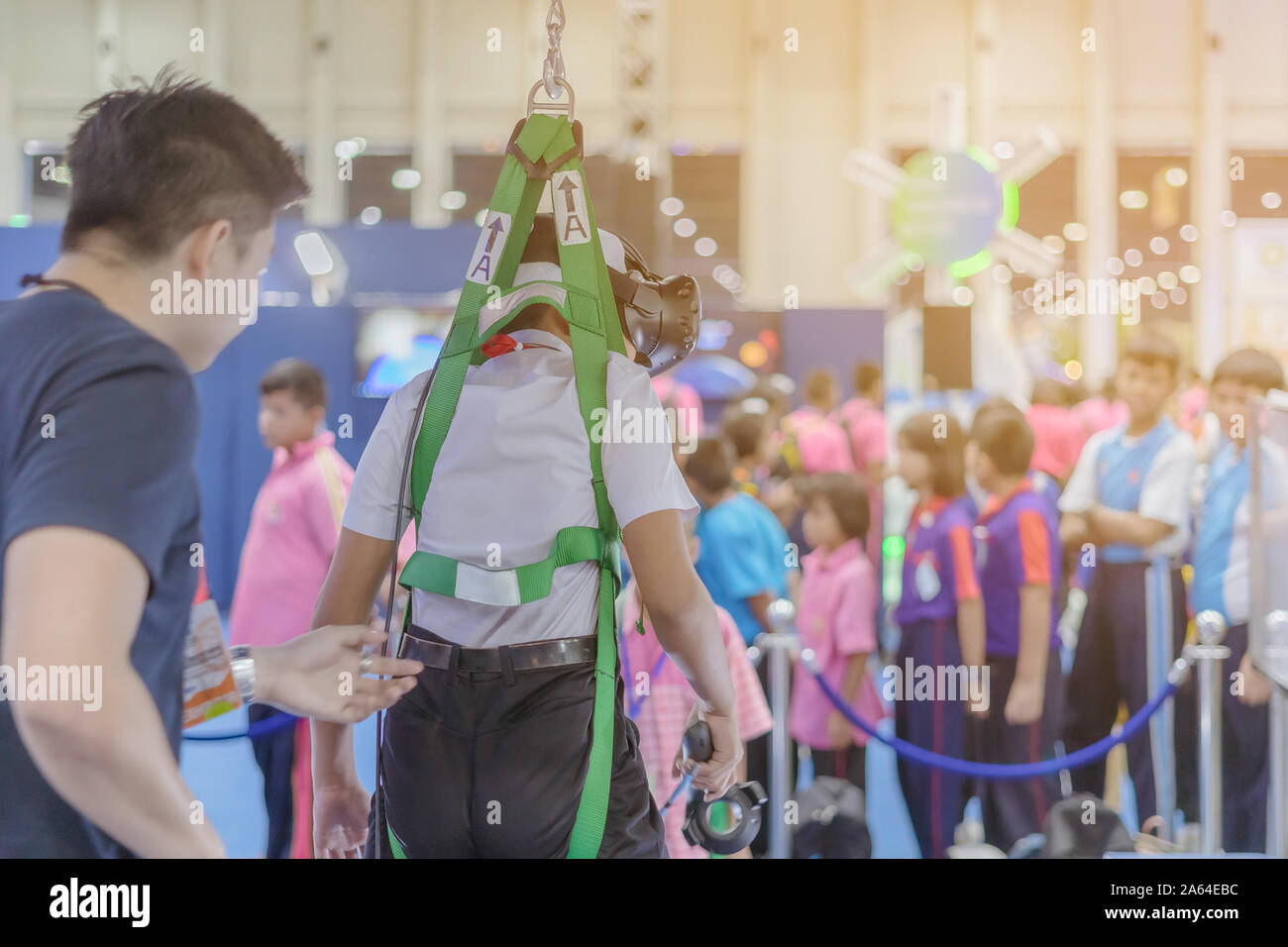 Space gravity experiments for student in the science experiment center