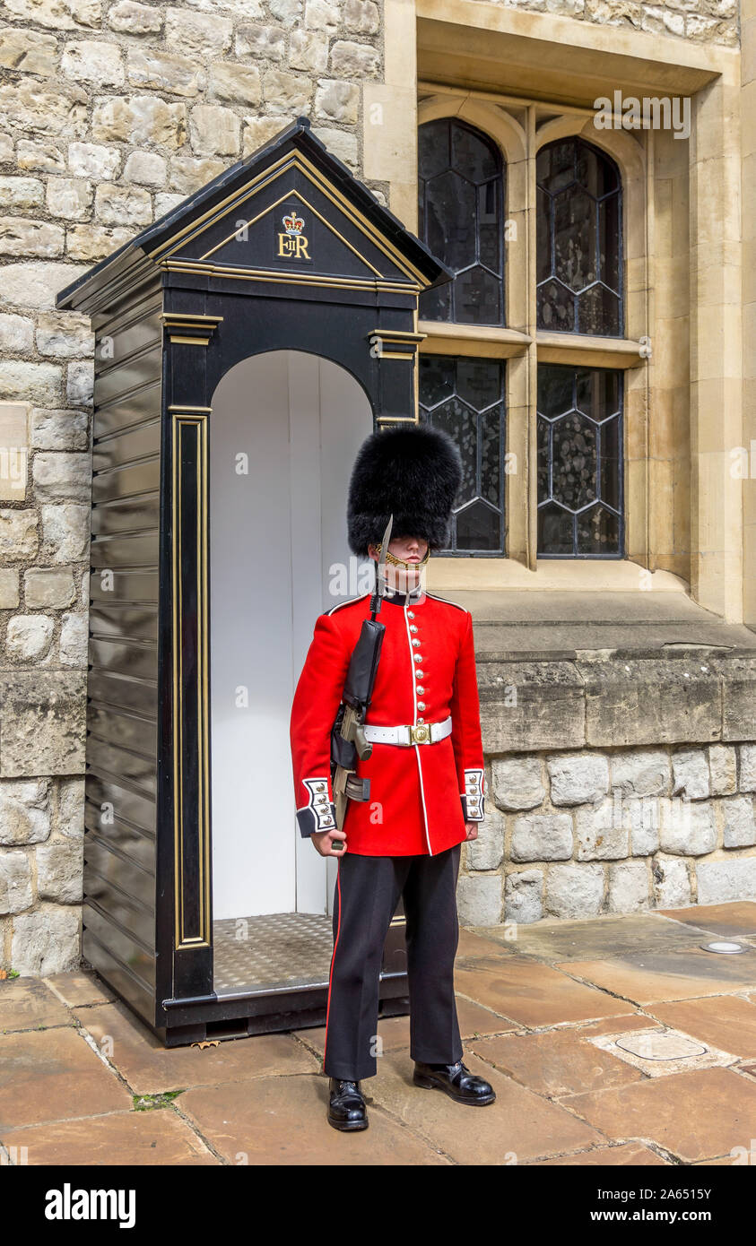 tower of london soldiers