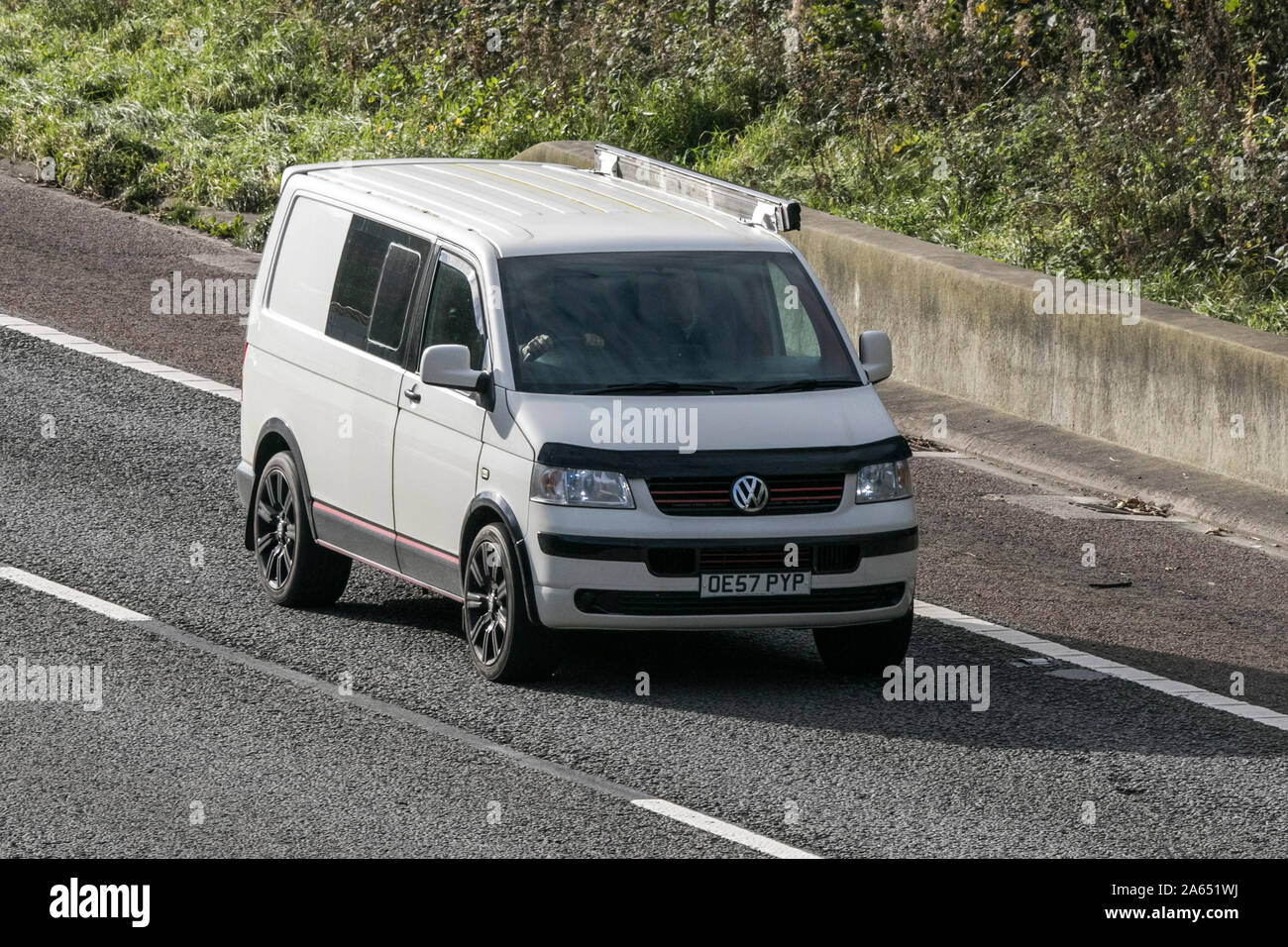 VW T4 Transporter Caravelle Déport Logo VW Bonnet Bra