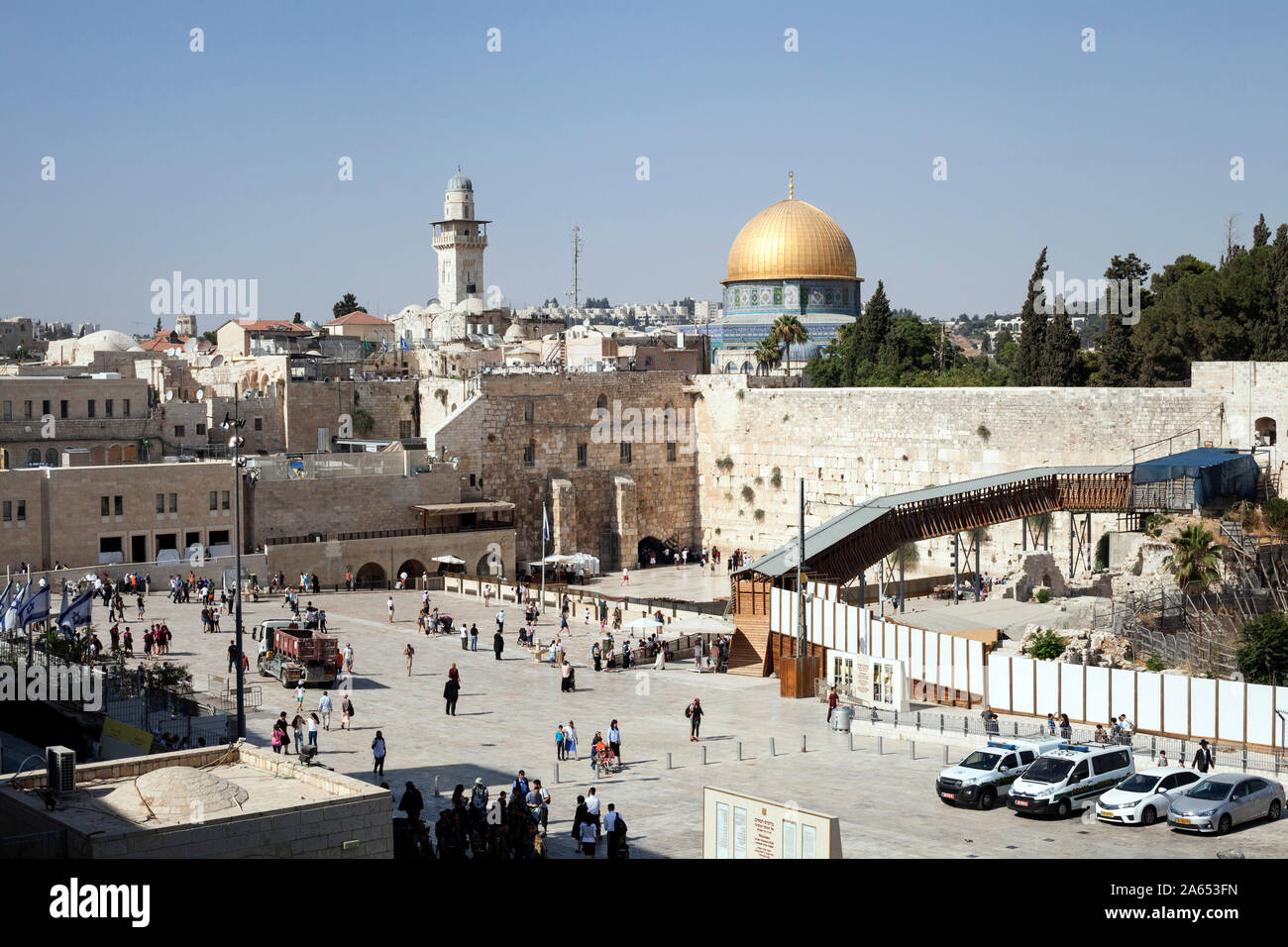 Israel, Jerusalem: the Western Wall in the Jewish quarter of the Old City. In the background, the Dome of the Rock Stock Photo