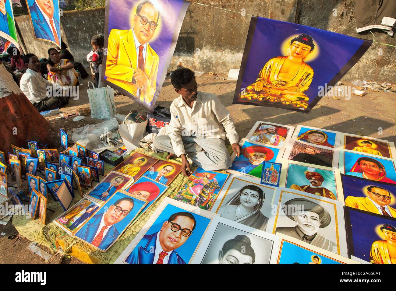 Hawker selling posters on pavement, Dadar, Mumbai, Maharashtra, India, Asia Stock Photo