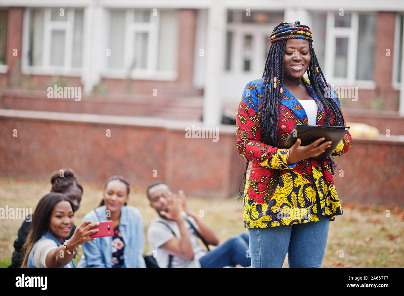 Young people in university kenya hi-res stock photography and images ...