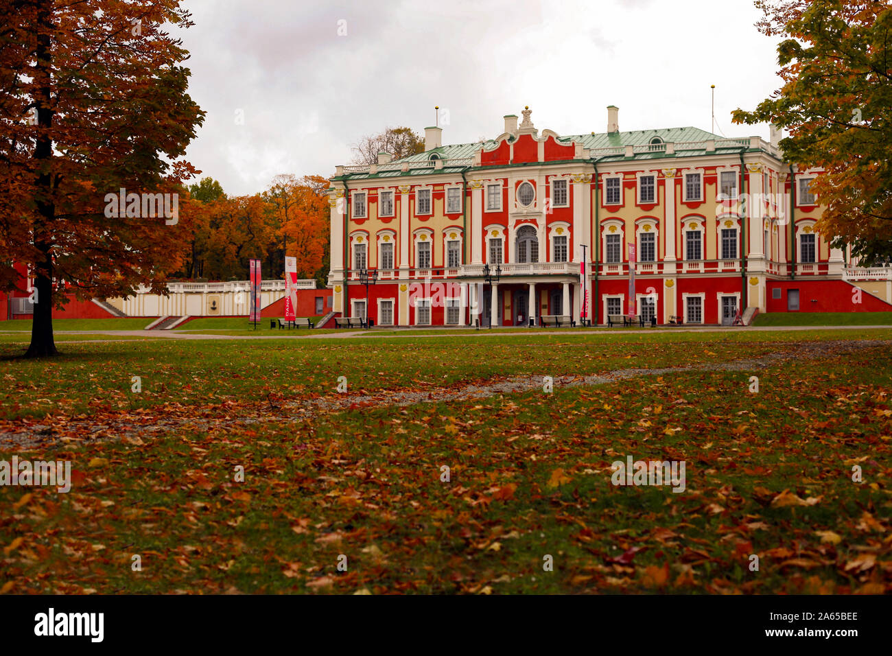 TALLINN, ESTONIA - 6 OKTOBER 2019. President Palace. The Baroque Building named Kadriorg Palace was built by Tsar Peter the Great in the 18th Century Stock Photo