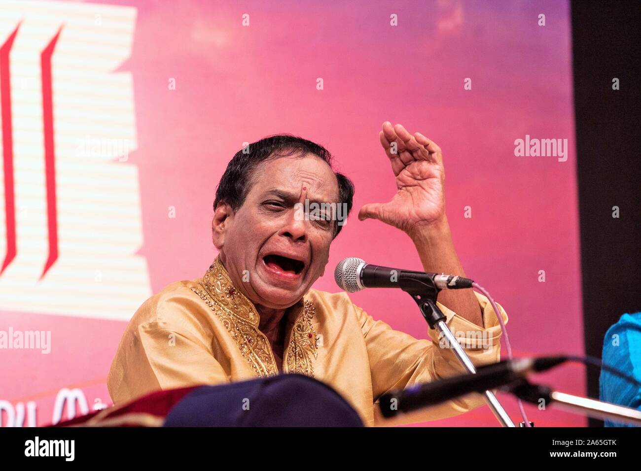 Indian Carnatic vocalist M Balamuralikrishna performing in Mumbai, Maharashtra, India, Asia Stock Photo