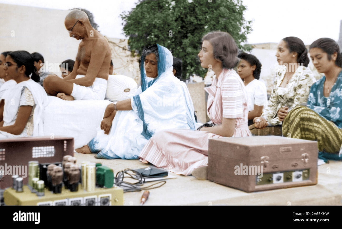 Mahatma Gandhi at prayer meeting, Bhangi Colony, Delhi, India, Asia ...