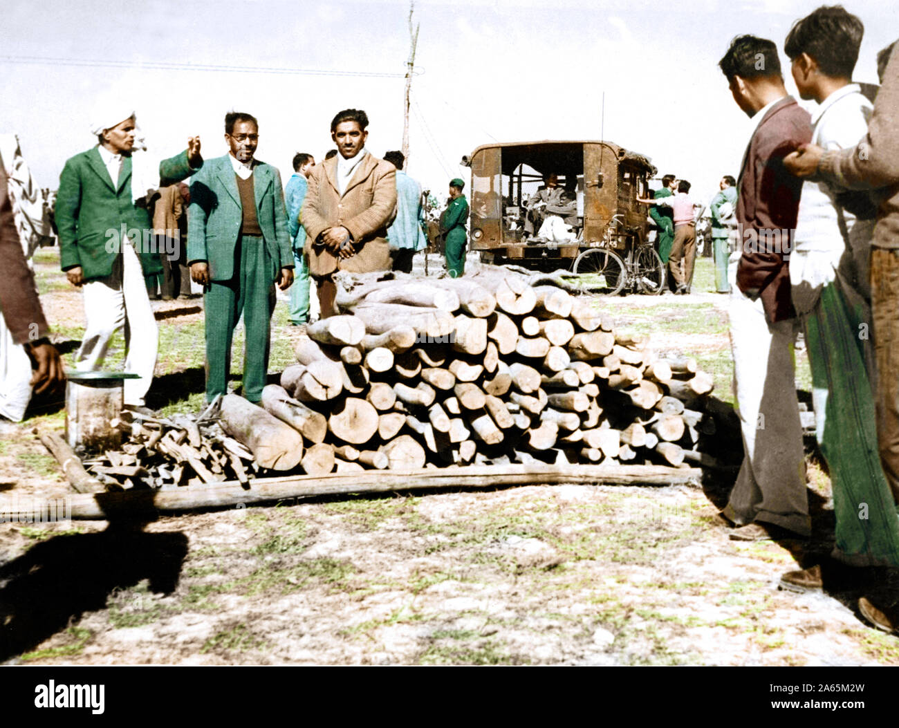 Wooden logs for funeral of Mahatma Gandhi, New Delhi, India, Asia, January 31, 1948 Stock Photo