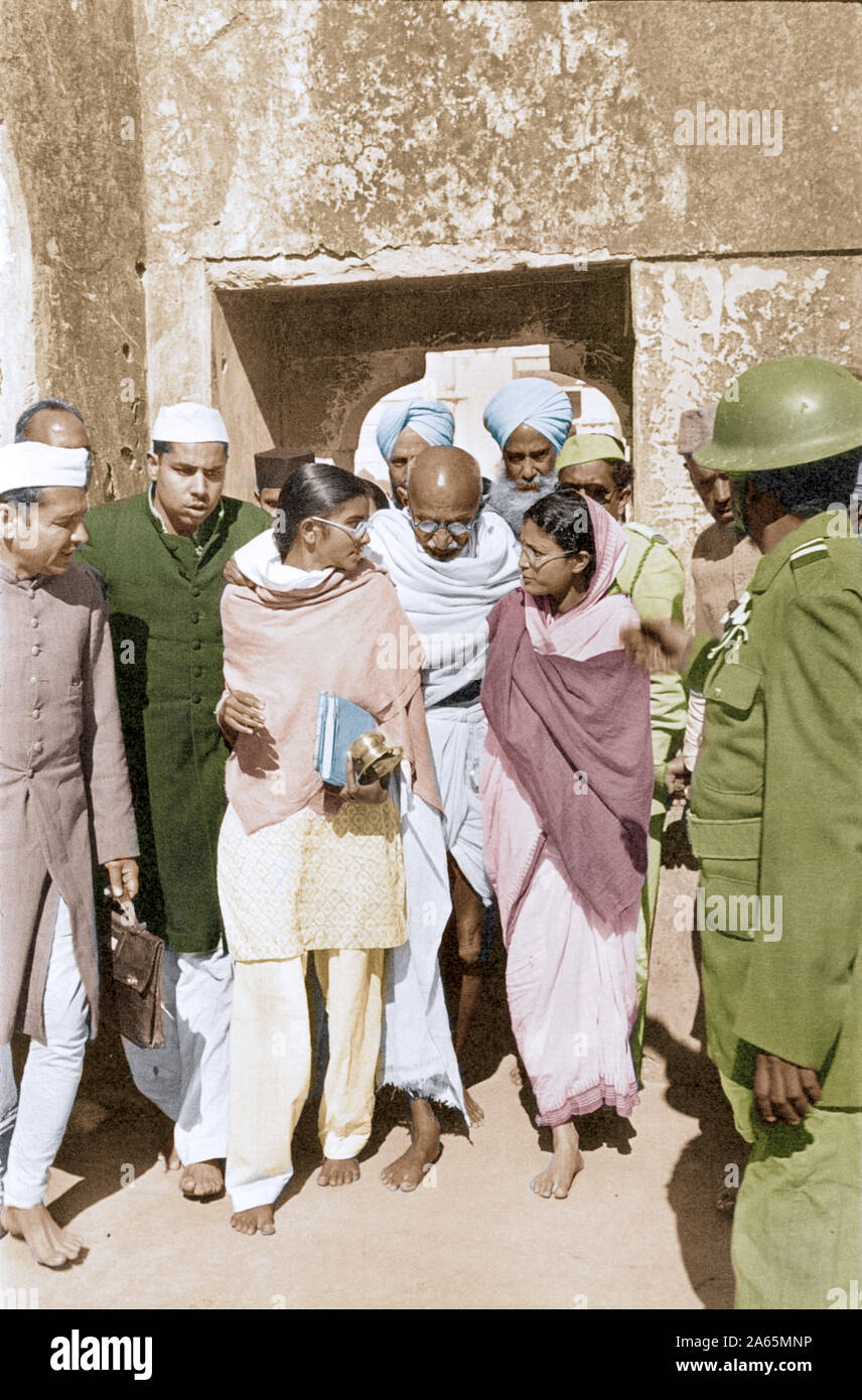 Mahatma Gandhi shrine of Khwaja Qutub ud Din Bakhtiar, Mehrauli, delhi, India, Asia, January 27, 1948 Stock Photo