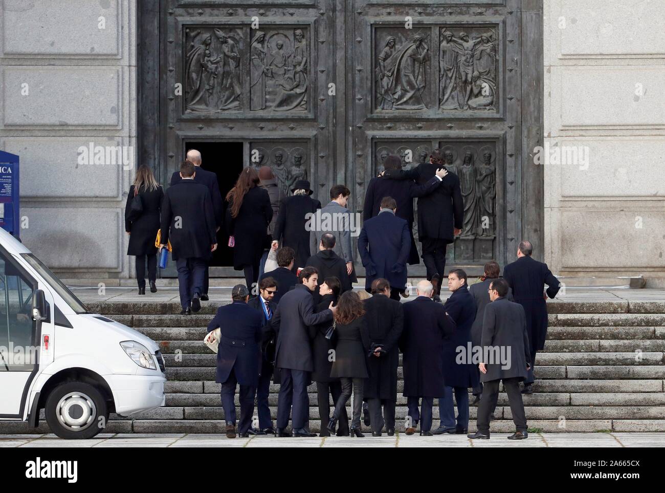 Madrid, Spain. 24th Oct 2019. Family attends to the Exhumation of the body of Francisco Franco at Catholic Basilica of the Valley of the Fallen on October 24, 2019 in San Lorenzo de El Escoria, Spain The body of dictator Gen. Francisco Franco has been exhumed from the grandiose mausoleum at the Valley of the Fallen before being transferred to cemeteryof Mingorrubio in a Pantheon next to the mortal remains of his wife, Carmen Polo. Credit: MediaPunch Inc/Alamy Live News Stock Photo