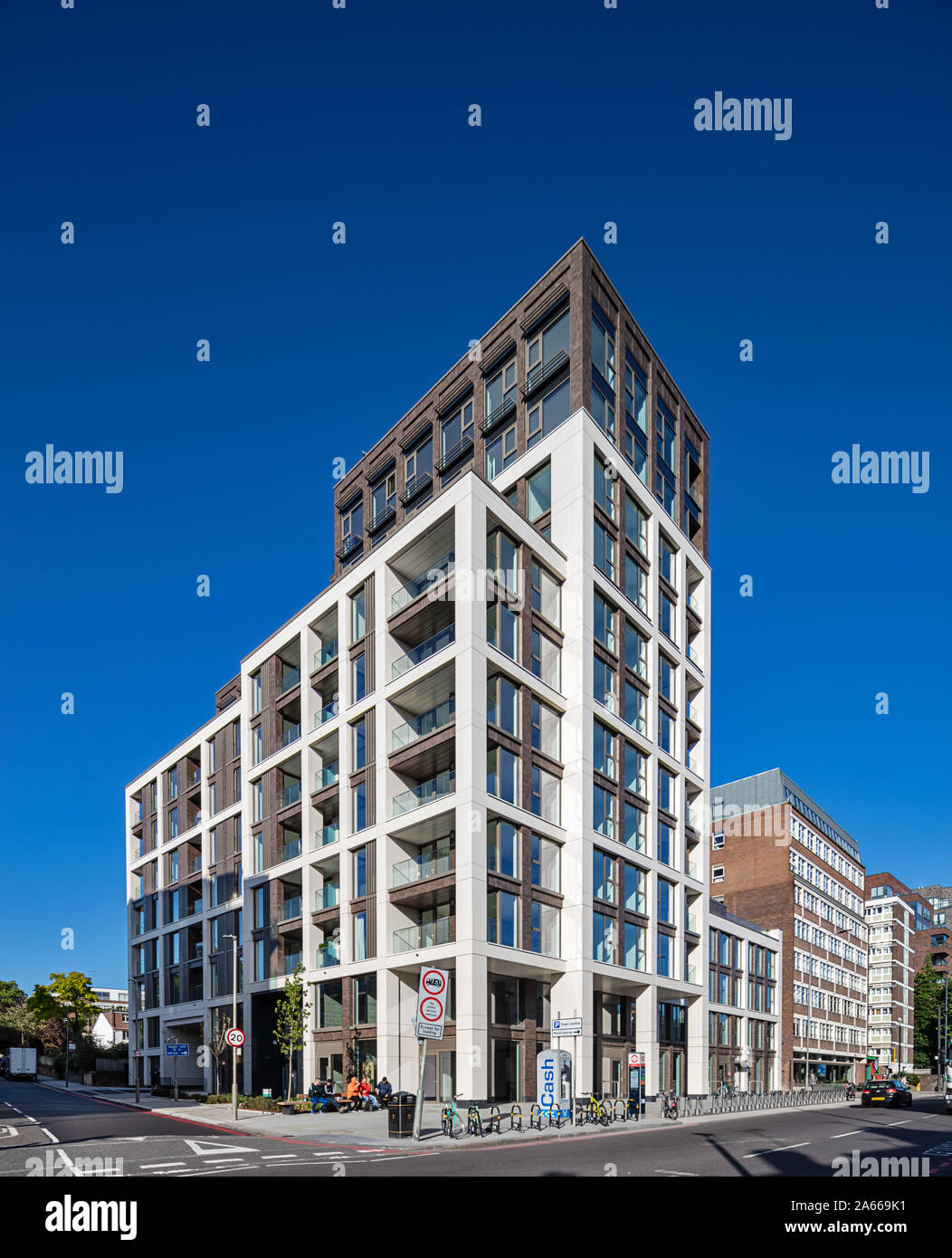 Luxury residential building exterior hires stock photography and