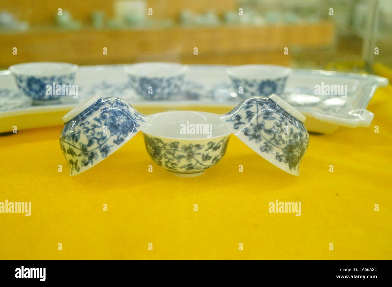 Chinese porcelain tea has teapots and teacups and so on Stock Photo Alamy
