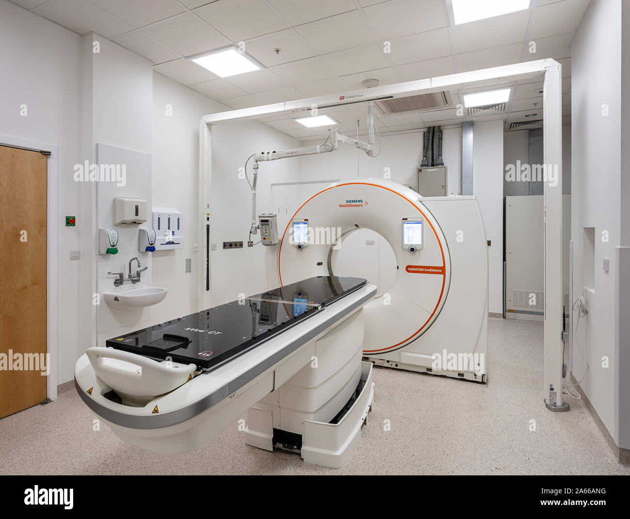 CT scanner at UCLH, University College London Hospital Stock Photo Alamy