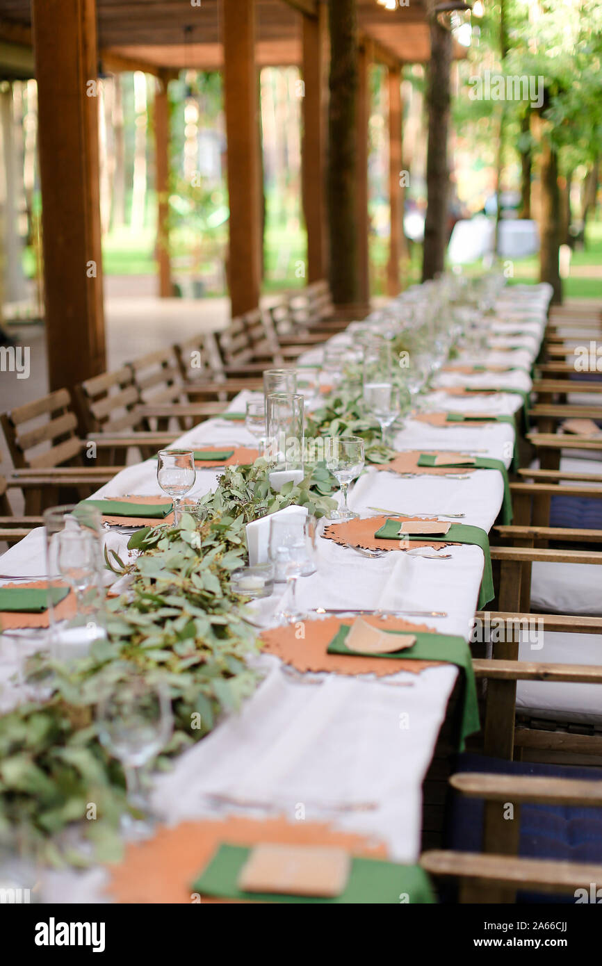Formal dining room long table hi-res stock photography and images - Alamy
