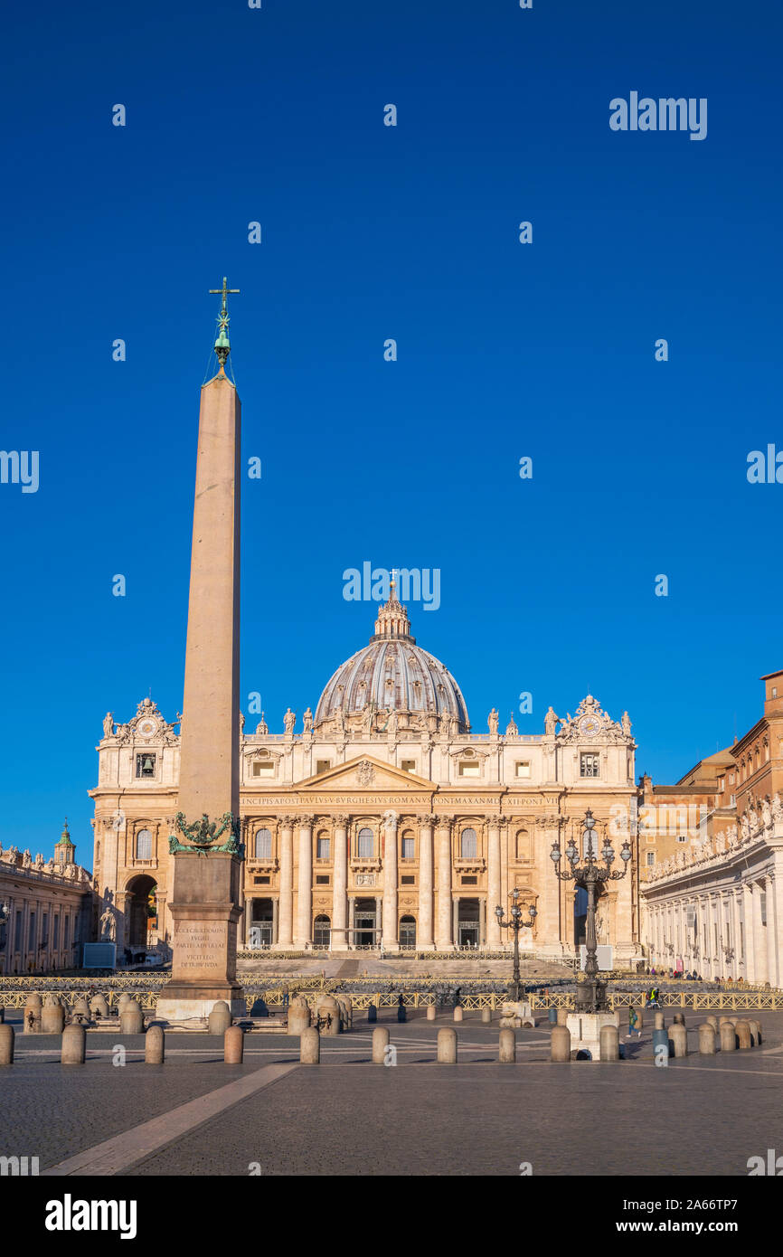 Italy, Lazio, Rome, The Vatican, St Peter's Square, St Peter's Basilica Stock Photo