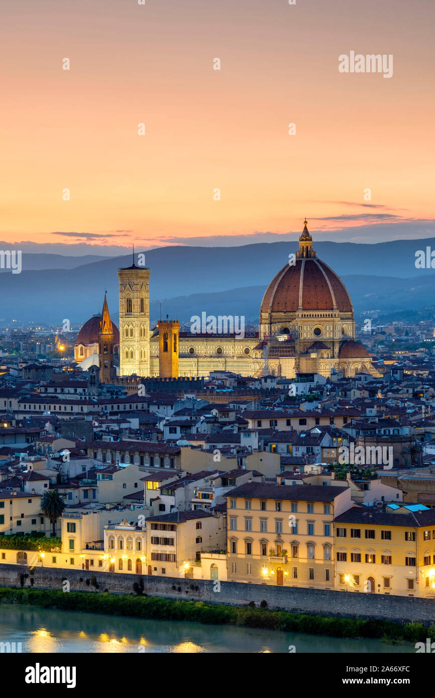 Florence Cathedral (Duomo di Firenze) and buildings in the old town at dusk, Florence (Firenze), Tuscany, Italy, Europe. Stock Photo