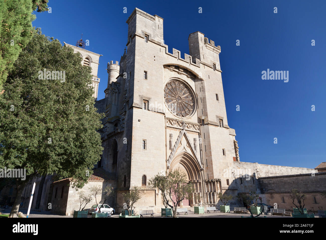 France, Languedoc, Beziers, the St Nazaire cathedral Stock Photo - Alamy
