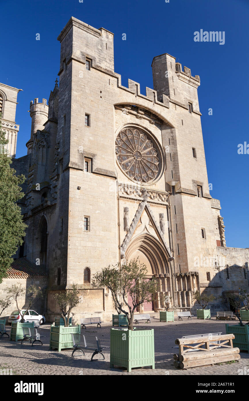 Cathedral beziers hi-res stock photography and images - Alamy