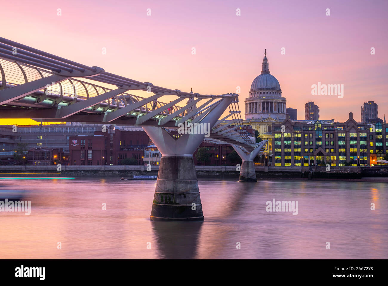 UK, England, London, Millennium Bridge over River Thames and St. Paul's Cathedral Stock Photo