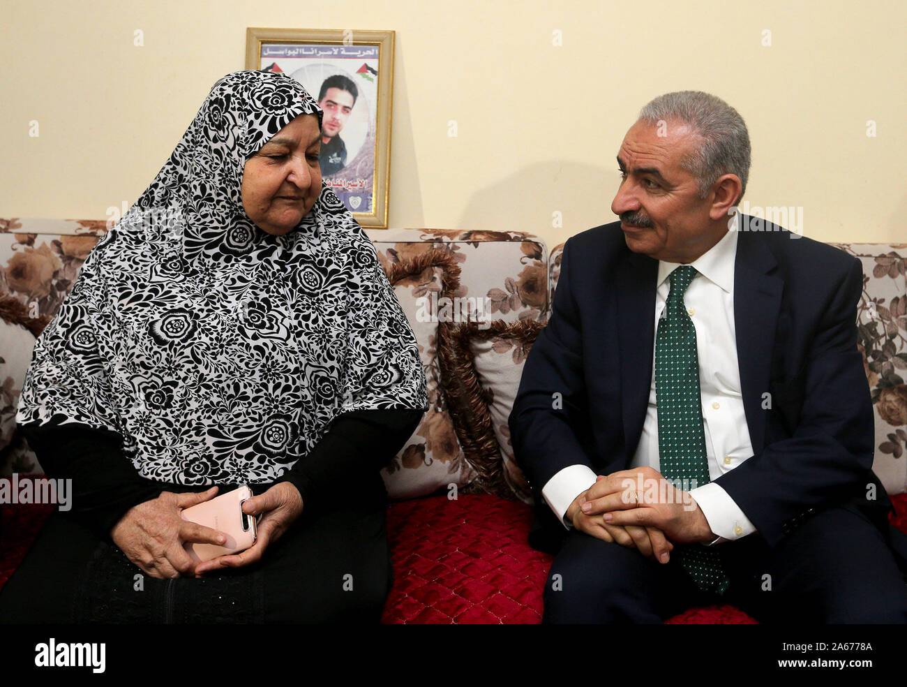 October 24, 2019, Ramallah, West Bank, Palestinian Territory: Palestinian Prime Minister Mohammad Ishtayeh, visits the fighter Umm Nasser Abu Homed, in the West Bank city of Ramallah, on October 24, 2019  (Credit Image: © Prime Minister Office/APA Images via ZUMA Wire) Stock Photo