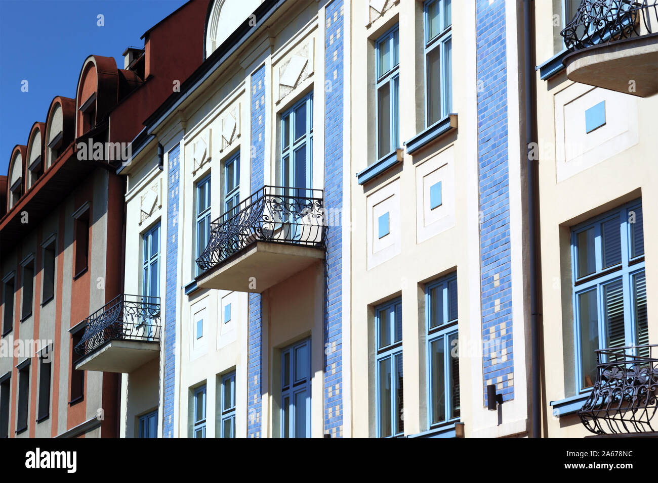 A row of renovated old tenements on the market Stock Photo - Alamy
