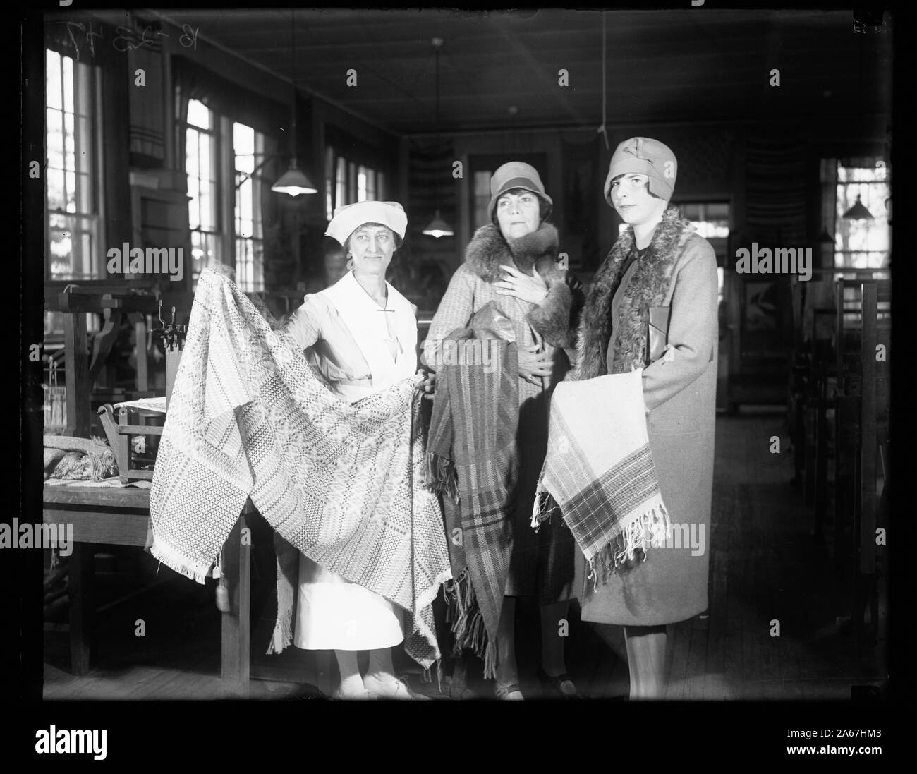 Wife of Secretary of War and daughter [...] Christmas shopping at Walter Reed. Mrs. Dwight F. Davis, wife of the Secretary of War and her debutante daughter Alice (right) did [...] their Christmas shopping at Walter Reed General [...] today where they purchased a made by the disabled veterans confined there. In this photograph Miss Montgom[...] one of the nurses is showing her distinguished customers a beautiful blanket Stock Photo