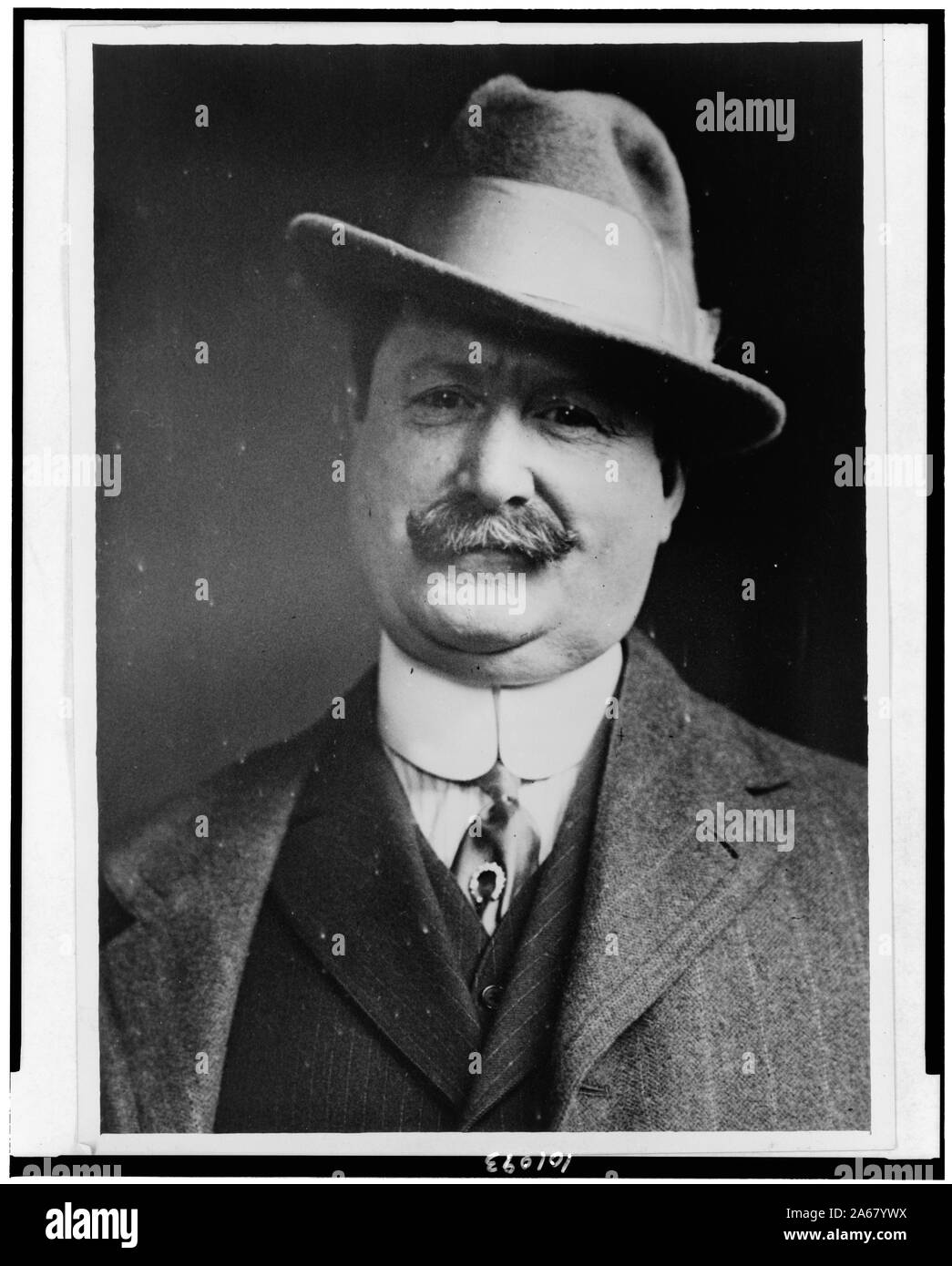 William John Burns, detective, witness in Sinclair jury scandal, head-and-shoulders portrait, facing front] / Photo by Bain News Service, New York Stock Photo