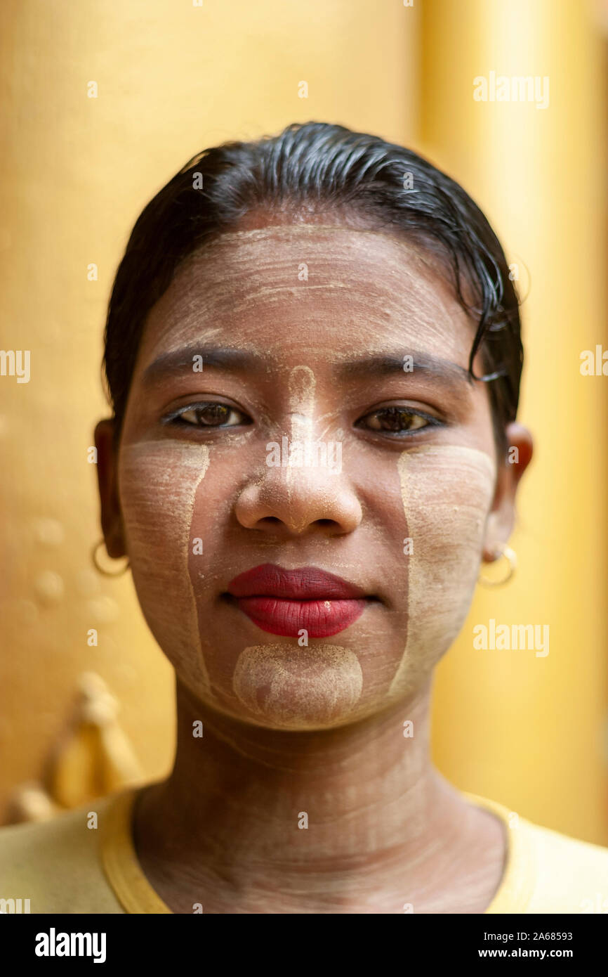 young burmese woman with face paint Stock Photo Alamy
