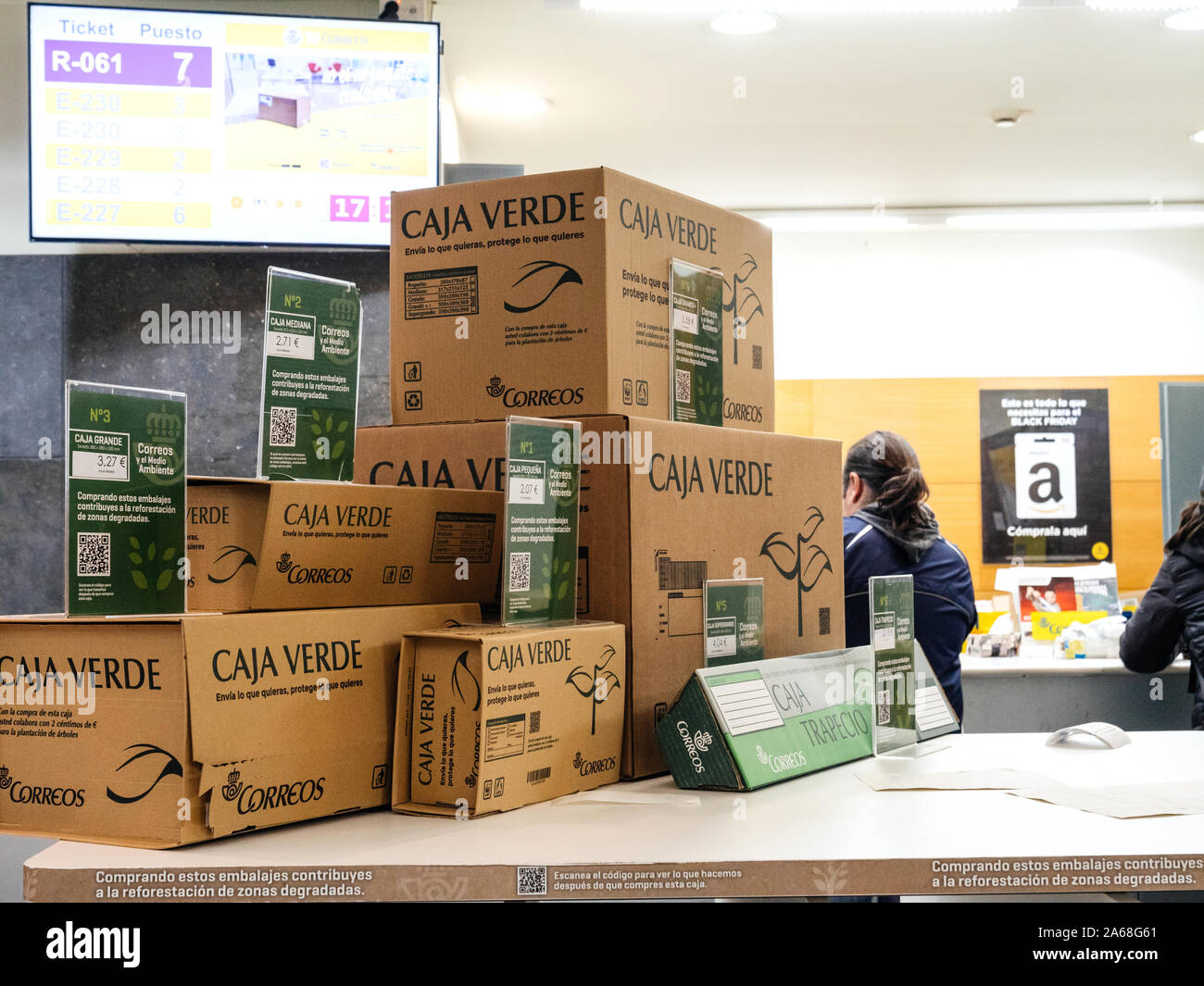 Barcelona, Spain - Nov 17, 2017: Caja Verde special packages by the Spanish  postal operator Correos for sale in local Postal office with works in  background and Amazon Black Friday posters Stock Photo - Alamy