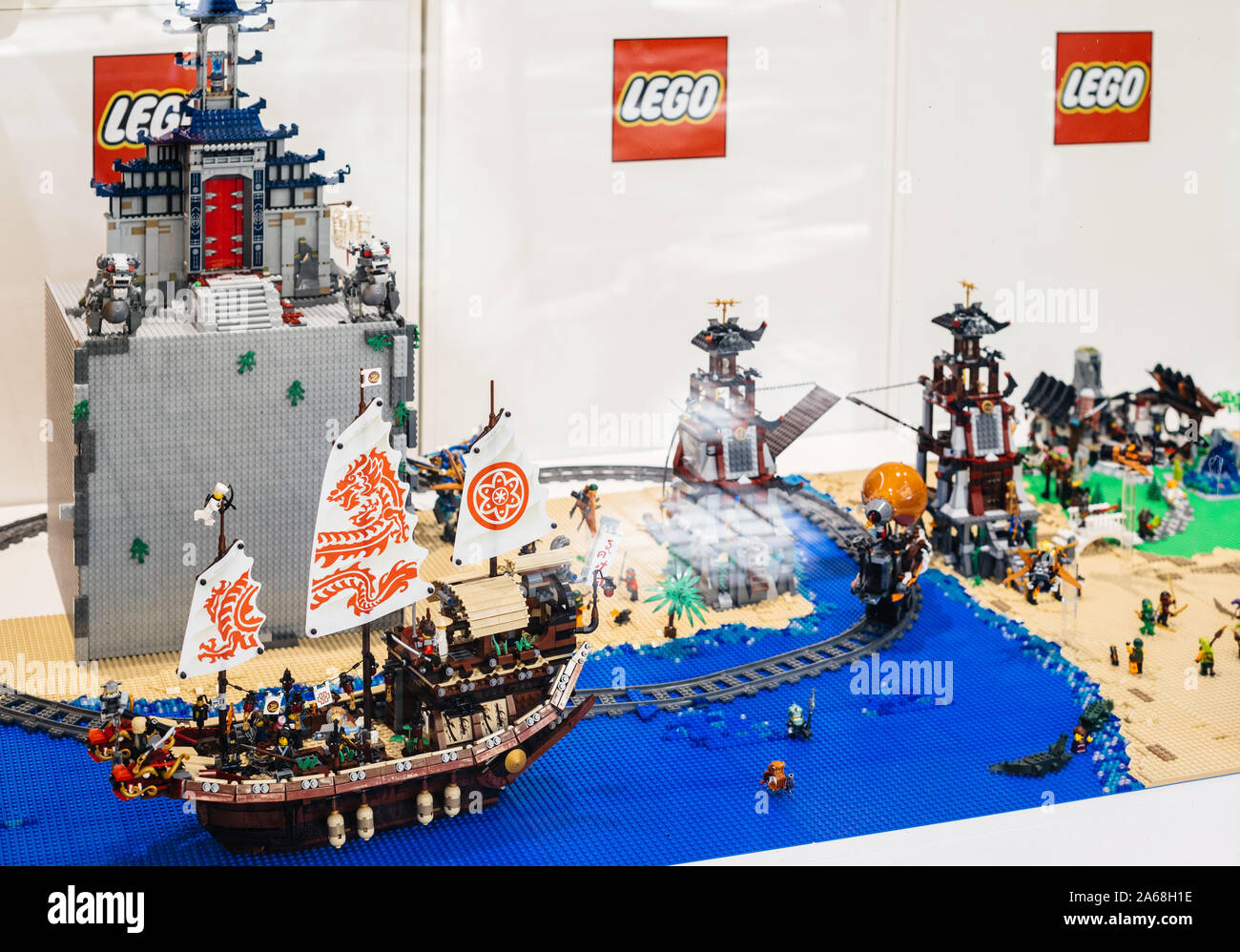 444 Lego Pirates Images, Stock Photos, 3D objects, & Vectors