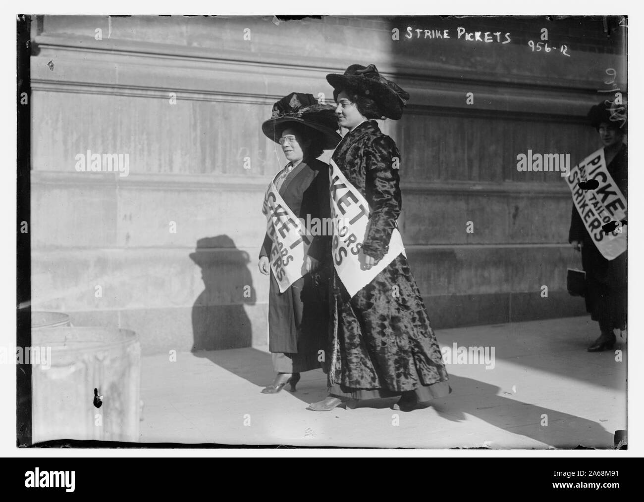 Women strike pickets, New York Stock Photo Alamy