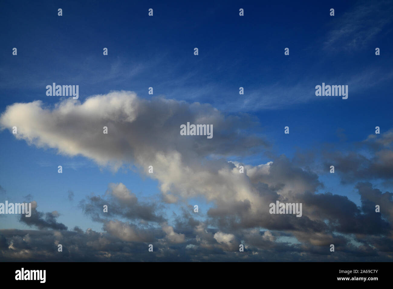 Blue Sky, gathering cloud, clouds, weather, meteorology Stock Photo Alamy