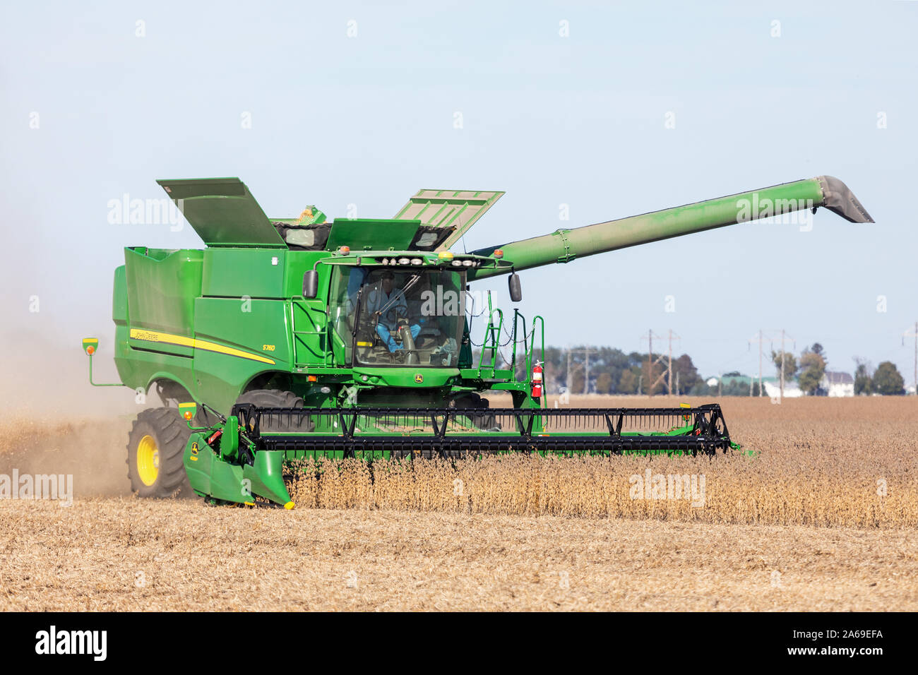 Soybean harvesting near Roscoe, Iowa. Stock Photo