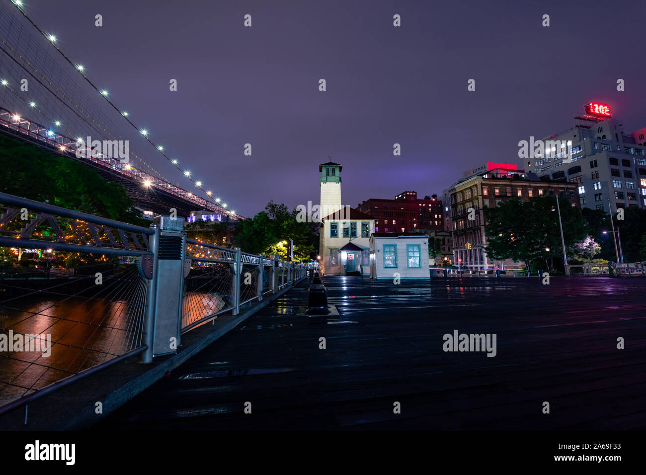 Night views on DUMBO, Brooklyn from Brooklyn Bridge Park Pier 1 Stock